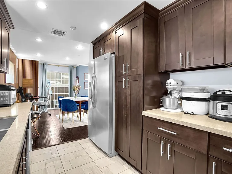 1304 S Mayflower Ave #A — Photo 6