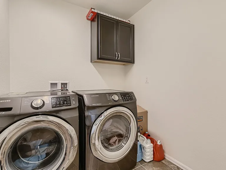 14960 Chicago St — Photo 32