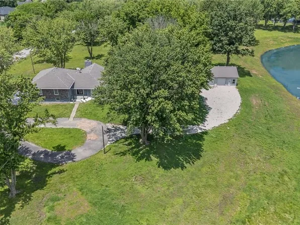 12223 Hills Rd, Kearney, MO 64060