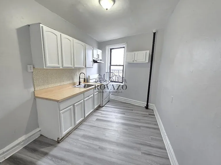 160 Ellis Ave #401 — Photo 1