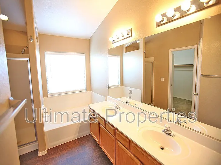 8570 W Rue De Lamour — Photo 21