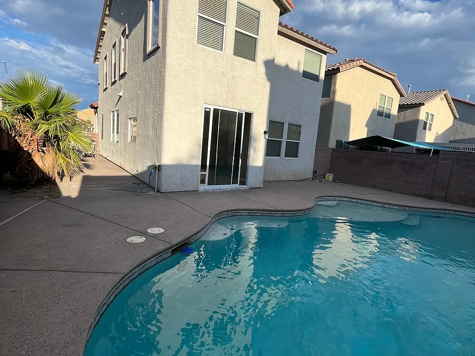 Divine Ridge St