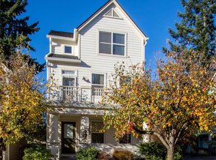 320 Wyatt Way NE #17, Bainbridge Island, WA 98110