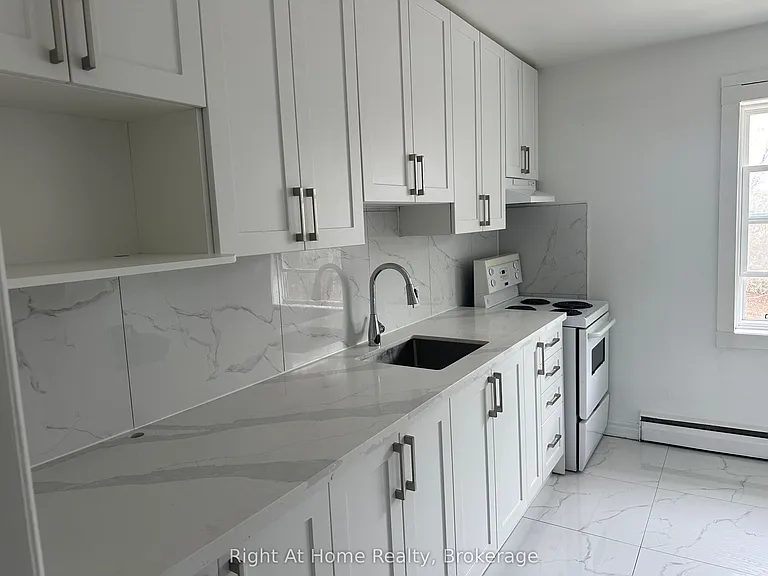 119 Rossland Rd E #4 — Photo 9
