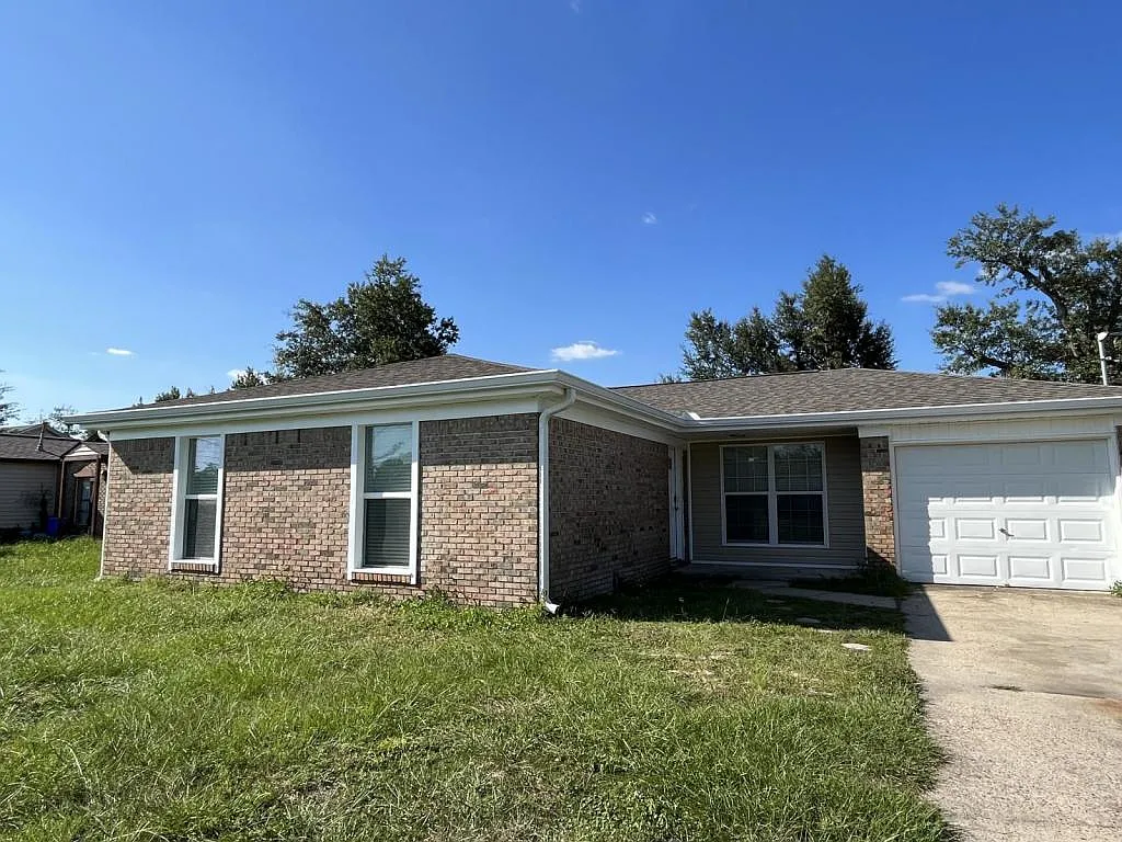 6317 Lance St — Photo 2