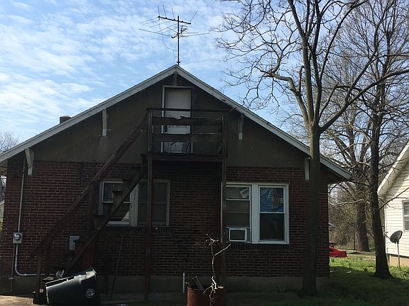 4th image of 916 Linden St