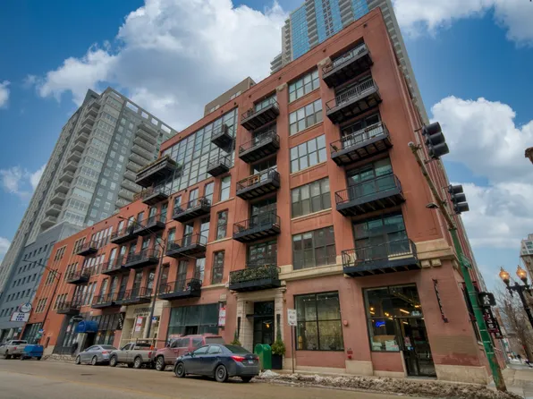 300 W Grand Ave APT 211, Chicago, IL 60654