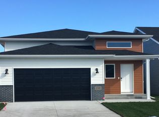 2747 Westwood St W, West Fargo, ND 58078