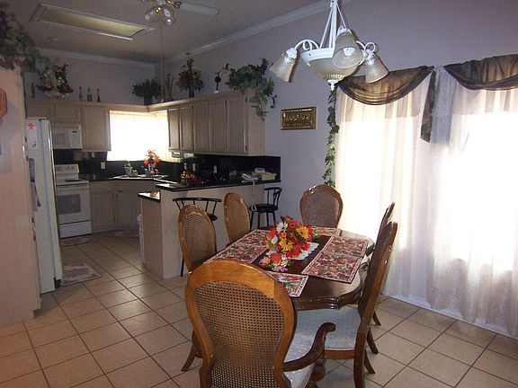 3rd image of 3207 Zoe Ave