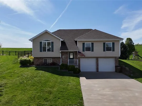 1705 Bluebird Ct, Atchison, KS 66002