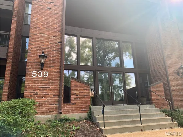 539 Coeur De Royale Dr APT 105, Saint Louis, MO 63141