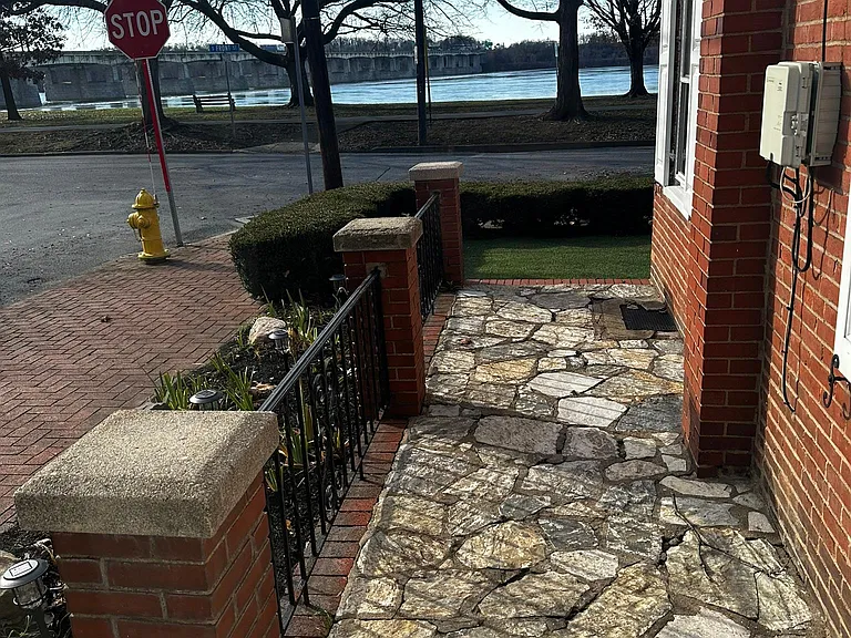 635 S Front St — Photo 23
