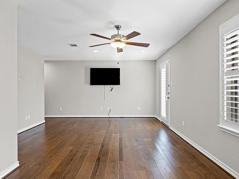 1112 Highknoll Ln #B — Photo 37