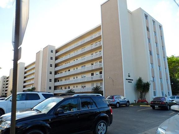 2nd image of 320 NE 12th Ave APT 202