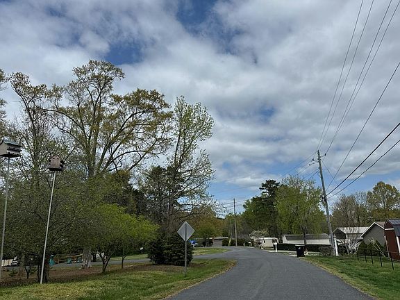 4th image of 304 High Rock Dr