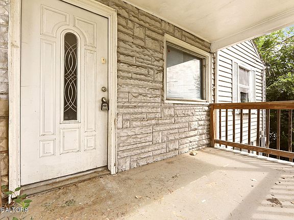 3rd image of 2541 Brown Ave
