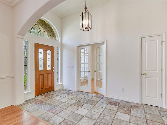 5th image of 109 Stacey Ln