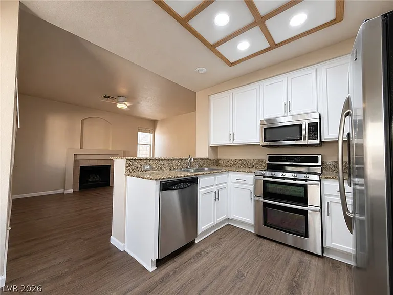 1436 Country Hollow Dr — Photo 9