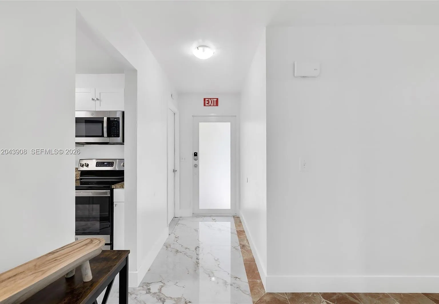 3 bed, 2.0 bath, $4,000 — Photo 3