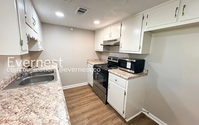 3 bed, 2.5 bath, 1413 sqft, $1,395 — Photo 4