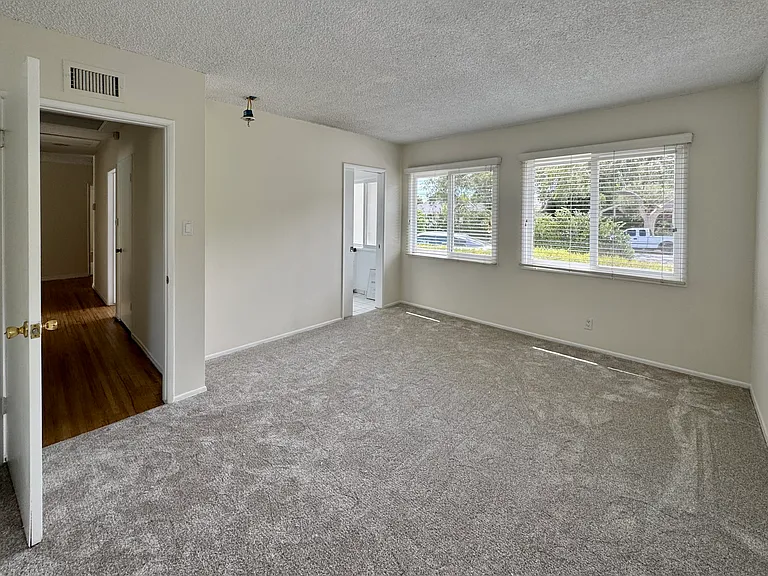 7928 Owensmouth Ave — Photo 15