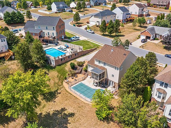 3rd image of 209 Buchanan Dr