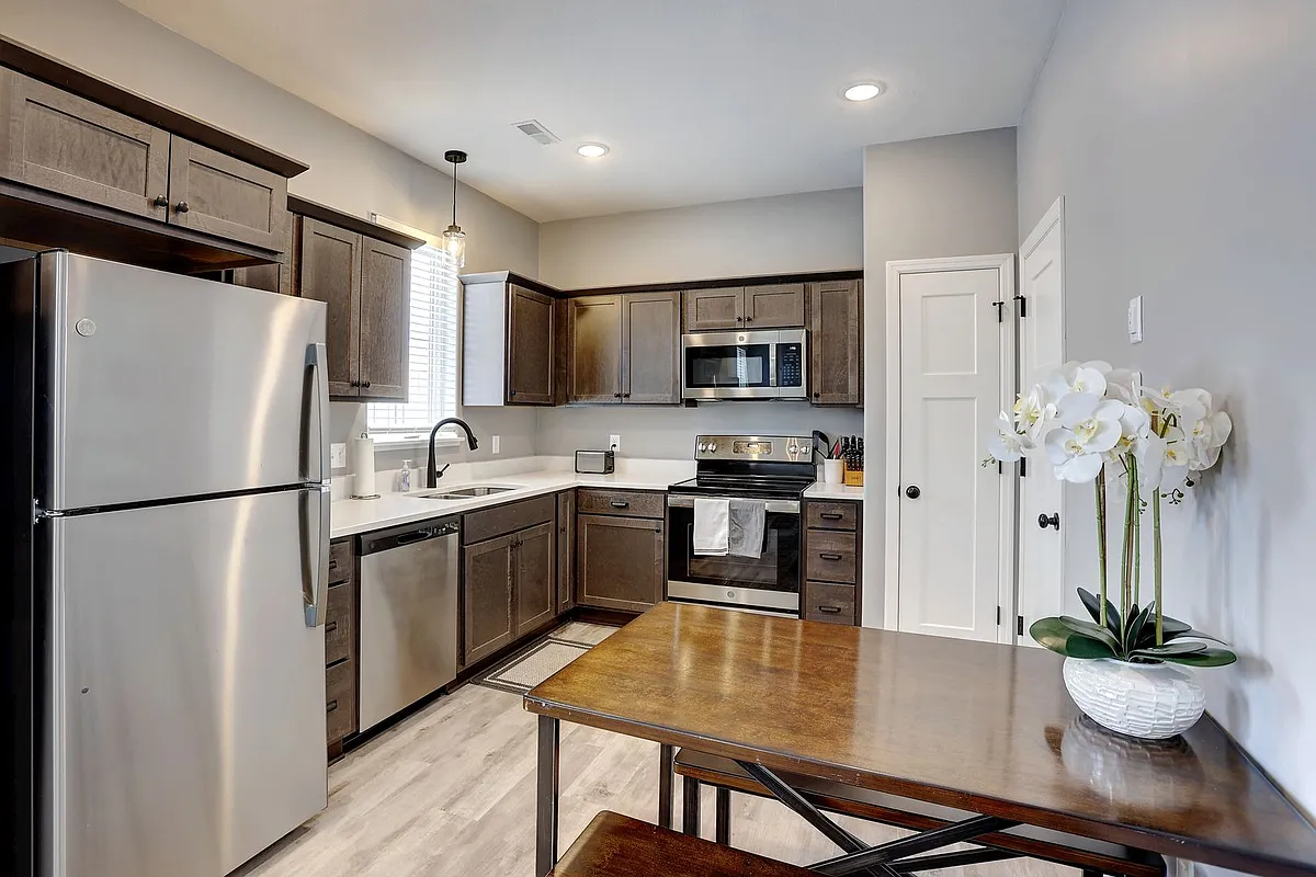 Building Photo - 100 Willow Cascades Trl