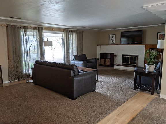 Living room with gas fireplace