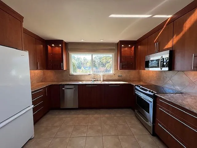 2537 Stonegate Dr — Photo 10