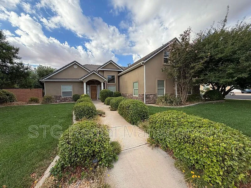 135 W Orchard Ln
