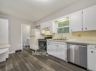 3731 NE Colonial Dr, Lees Summit, MO 64064