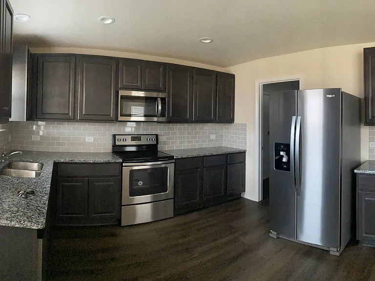 2216 Mayfield Ln — Photo 5