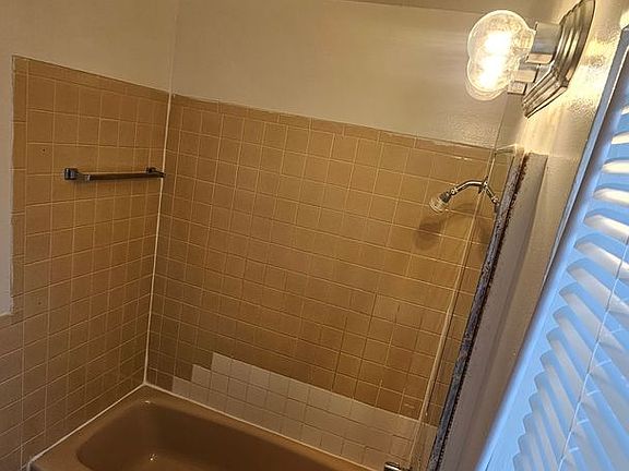5th image of 330 Alemany Blvd APT 6