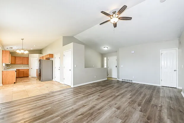 27 E Yale St — Photo 9
