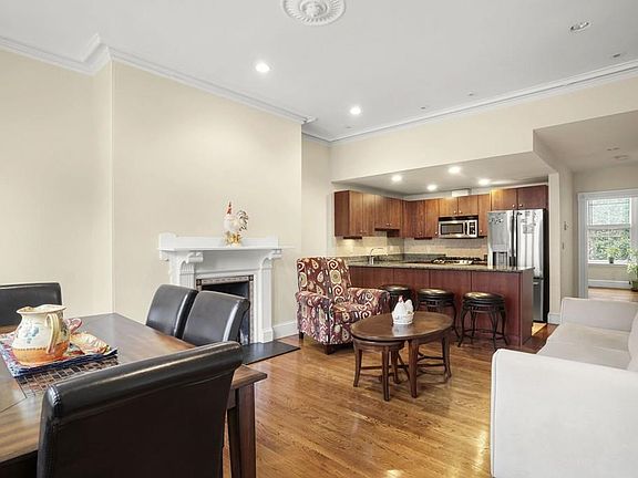 4th image of 380 Marlborough St #3