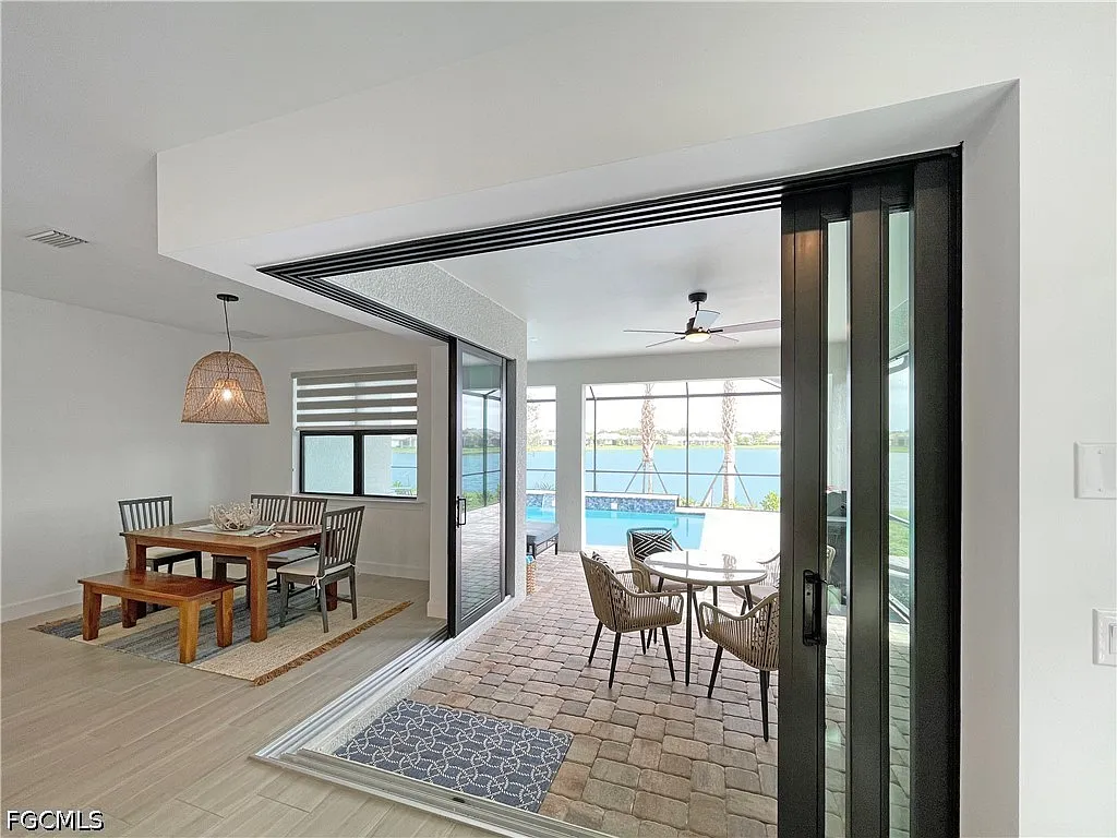 3 bed, 3.0 bath, 2080 sqft, $7,500 — Photo 3