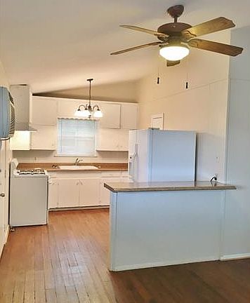 4th image of 210 E Croslin St #B