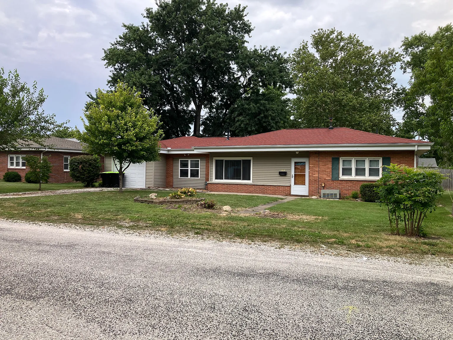 3 bed, 1228 sqft, $1,650 — Photo 1