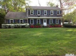 12 Lodge Ln, Miller Place, NY 11764