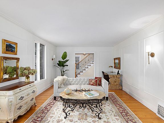3rd image of 1036 Santa Cruz Dr SE