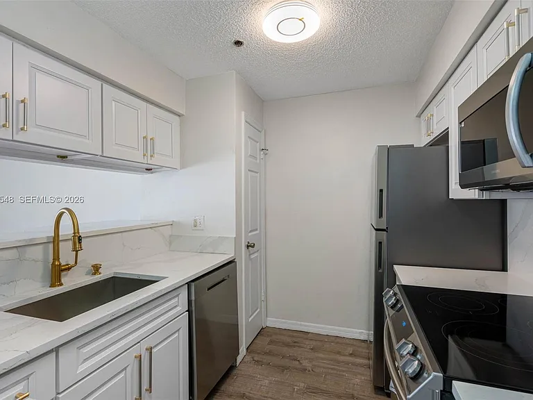 1000 W Horatio St #114 — Photo 14