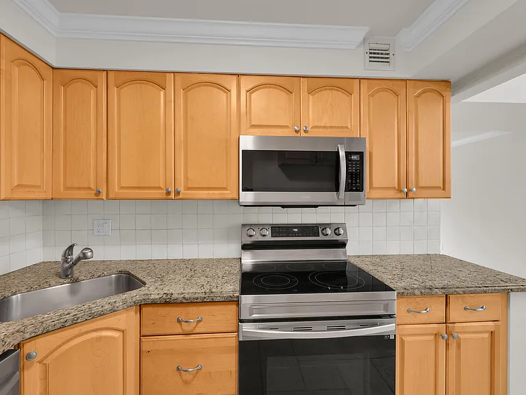 490 NW 20th St #1140 — Photo 9
