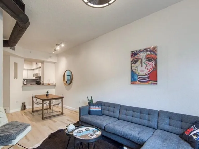 2402 W Azeele St — Photo 12