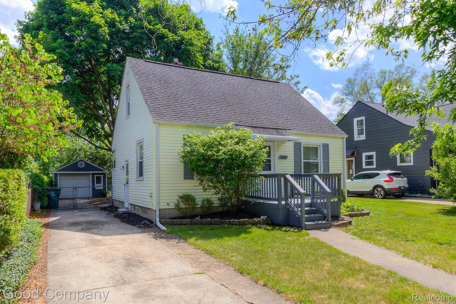 1305 Albany St photo 1