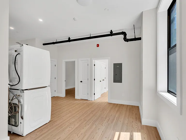 472 Main St — Photo 12