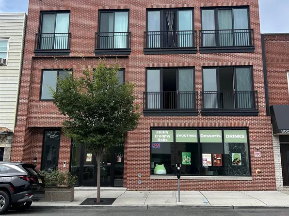 275 Broadway image 1 of 10