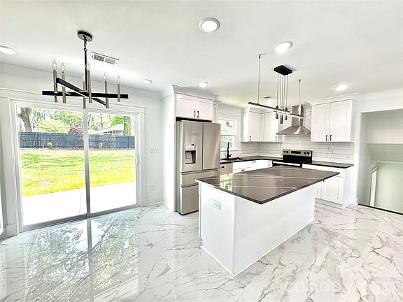 3rd image of 5635 Ruth Dr