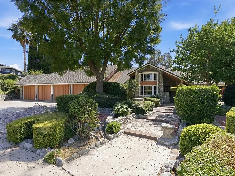 16682 Oakhurst Cir — Photo 1