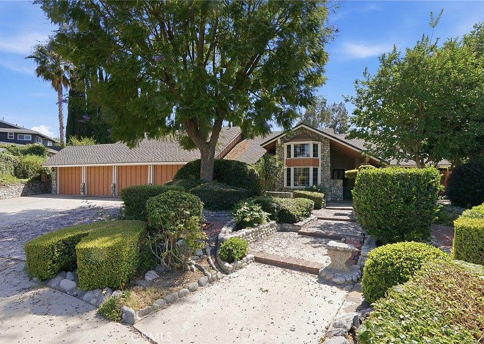 1st image of 16682 Oakhurst Cir
