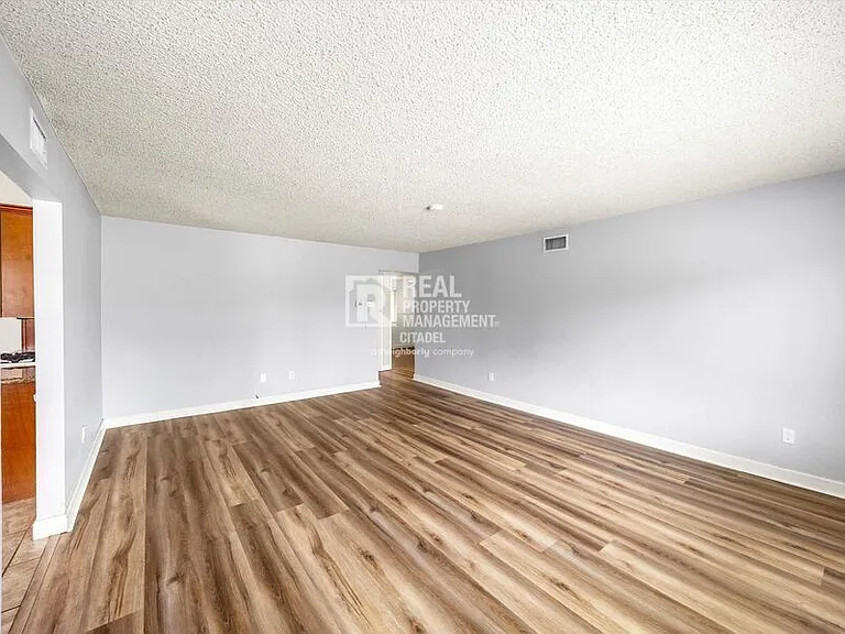 7970 Cambridge Ave — Photo 16